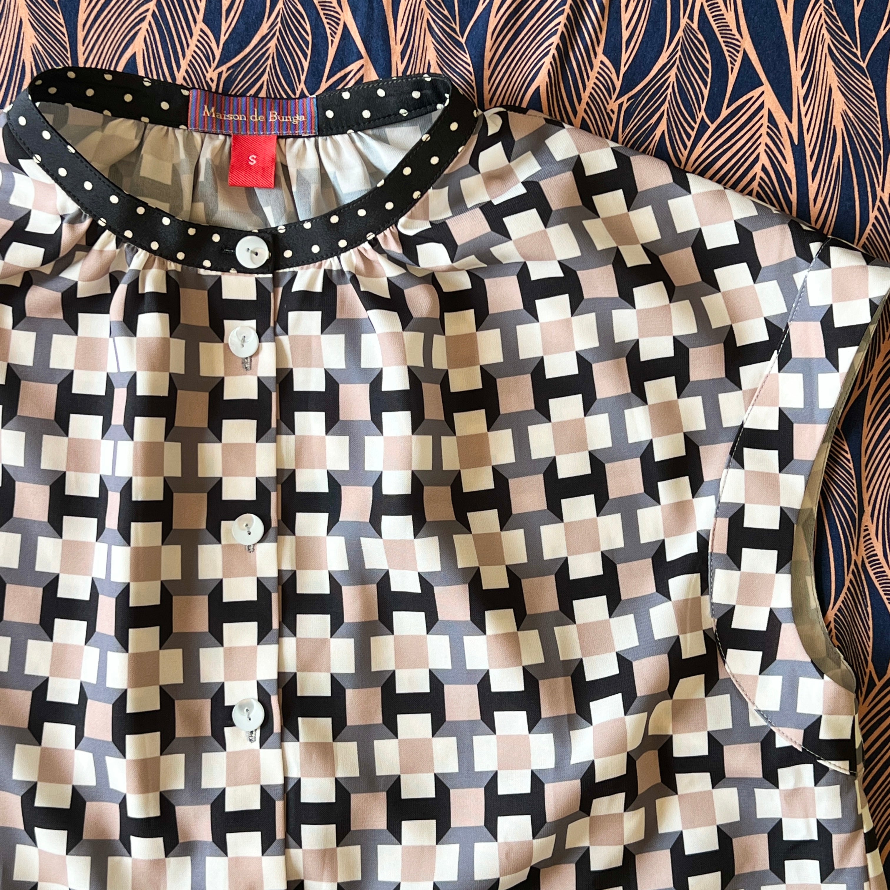 【B-4-BE】幾何学ベージュ