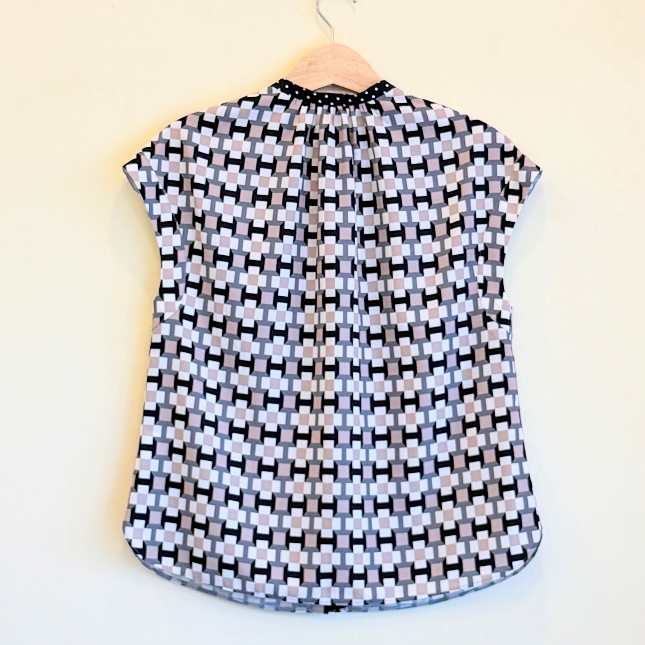 【B-4-BE】幾何学ベージュ